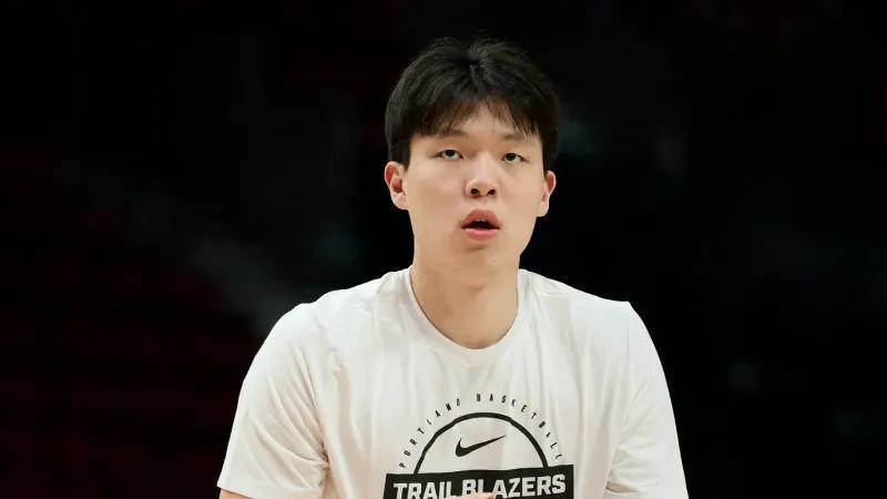 杨瀚森锁第三中锋！末节打满展策应+篮板能力，体能下滑致2机会球丢失